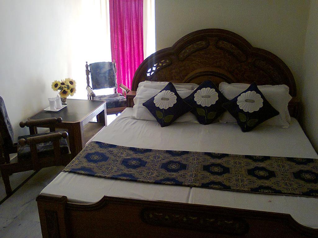 Hotel Arsh International Nainital Pokoj fotografie