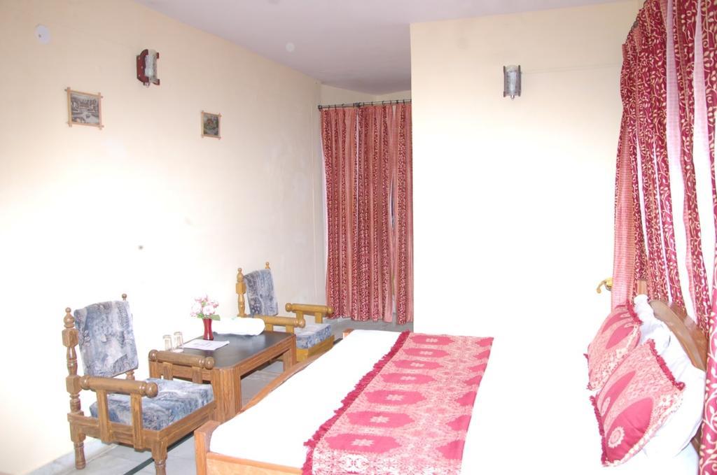 Hotel Arsh International Nainital Pokoj fotografie