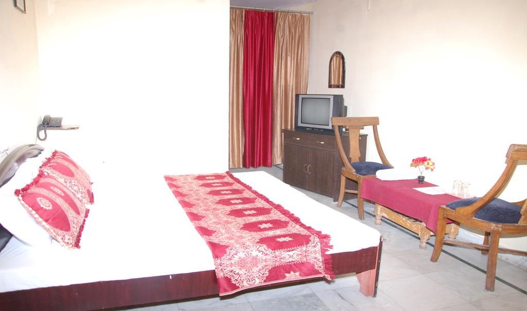 Hotel Arsh International Nainital Pokoj fotografie