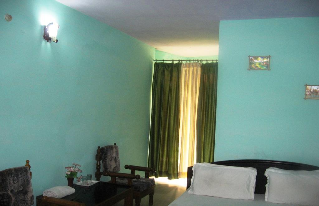 Hotel Arsh International Nainital Pokoj fotografie